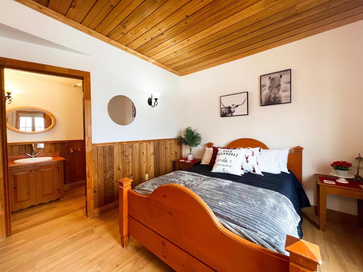 Auberge Au Poste De Traite Sainte-Famille Exteriér fotografie