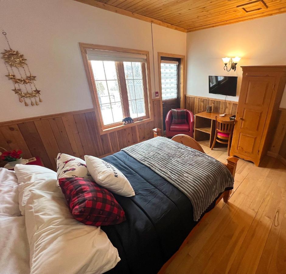 Auberge Au Poste De Traite Sainte-Famille Exteriér fotografie