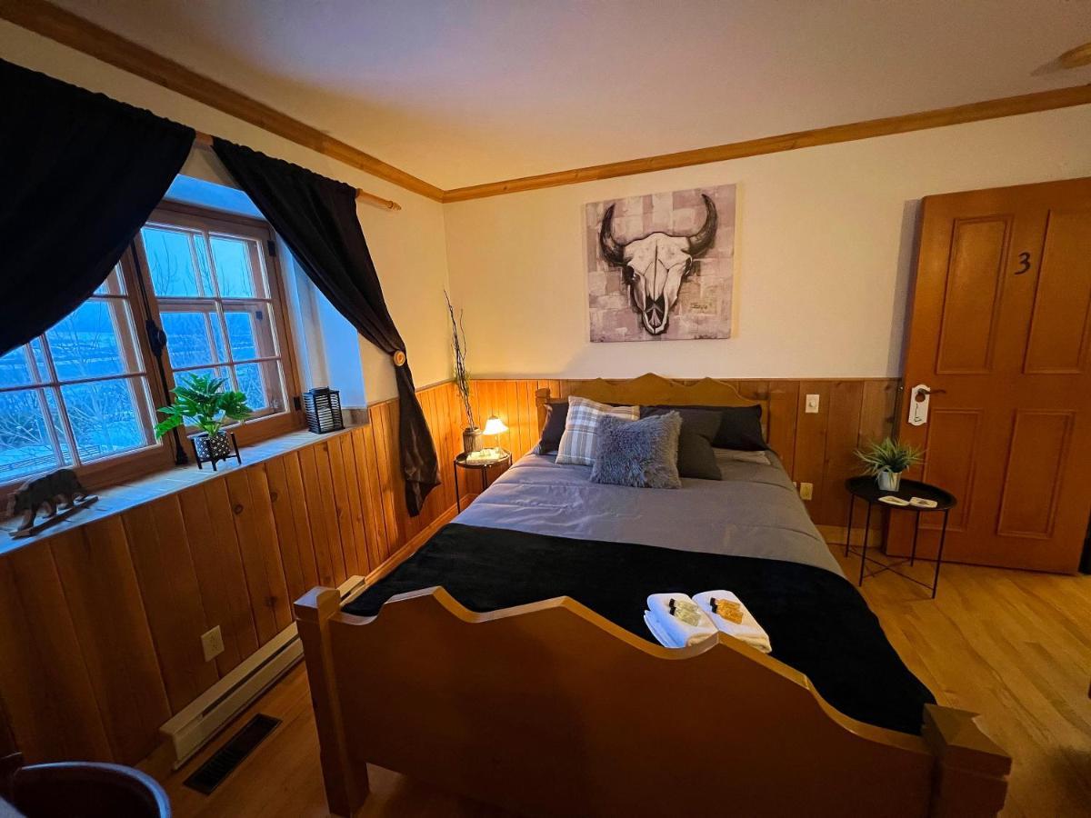 Auberge Au Poste De Traite Sainte-Famille Exteriér fotografie