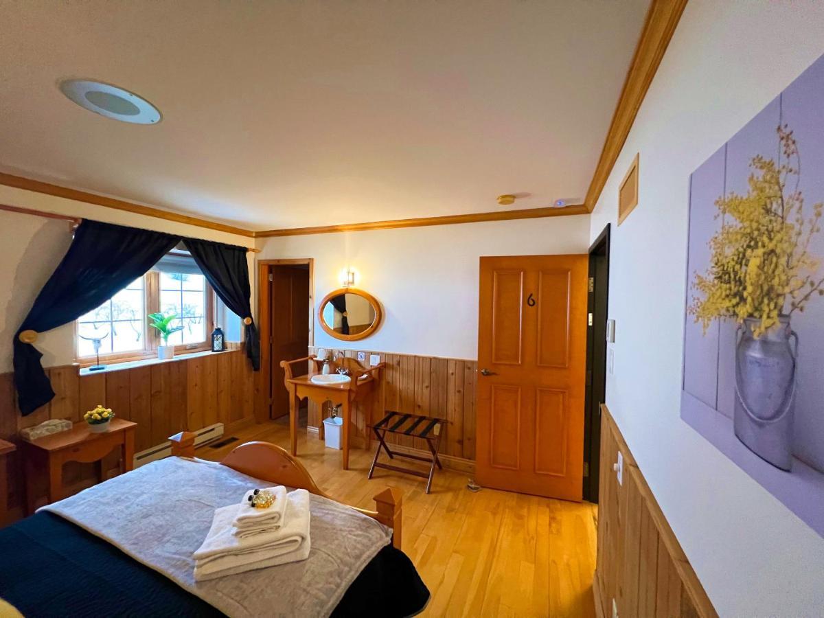 Auberge Au Poste De Traite Sainte-Famille Exteriér fotografie