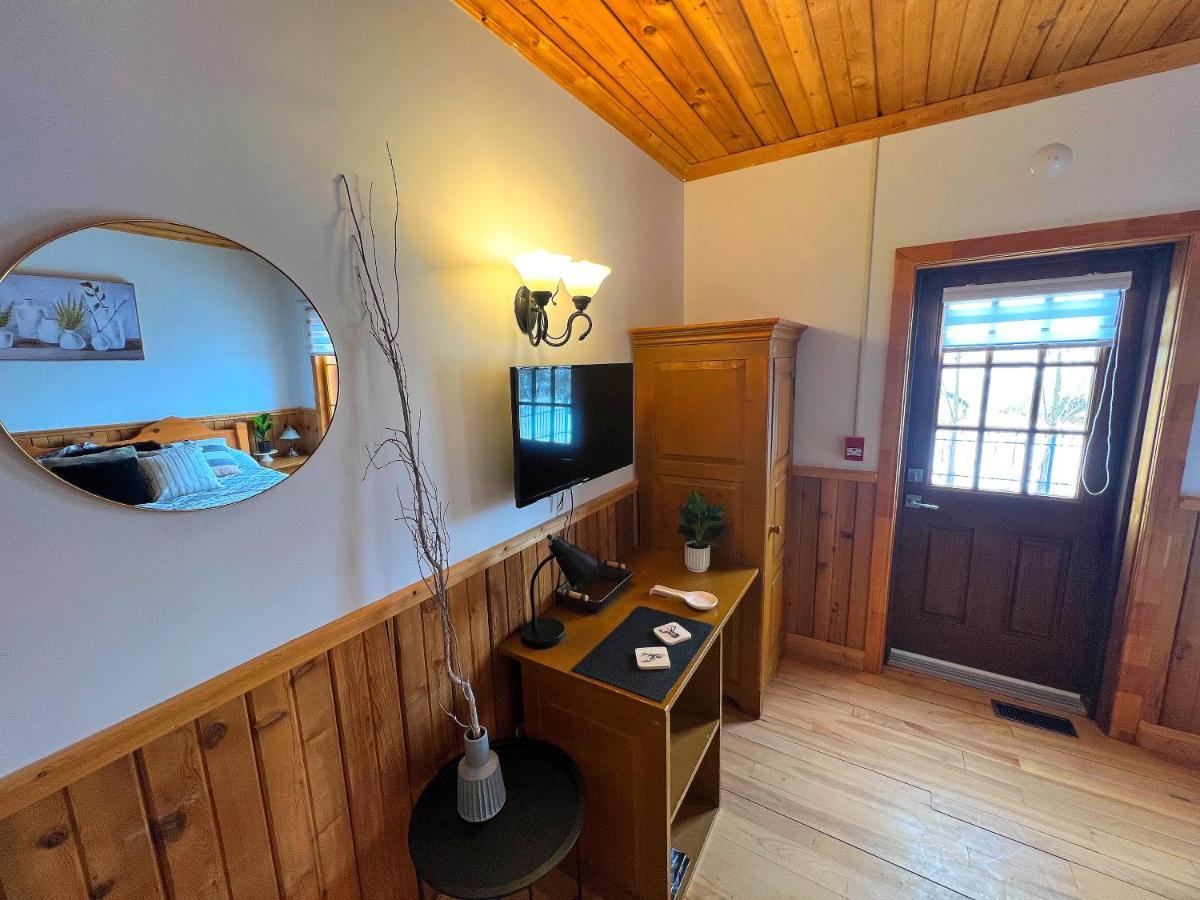 Auberge Au Poste De Traite Sainte-Famille Exteriér fotografie