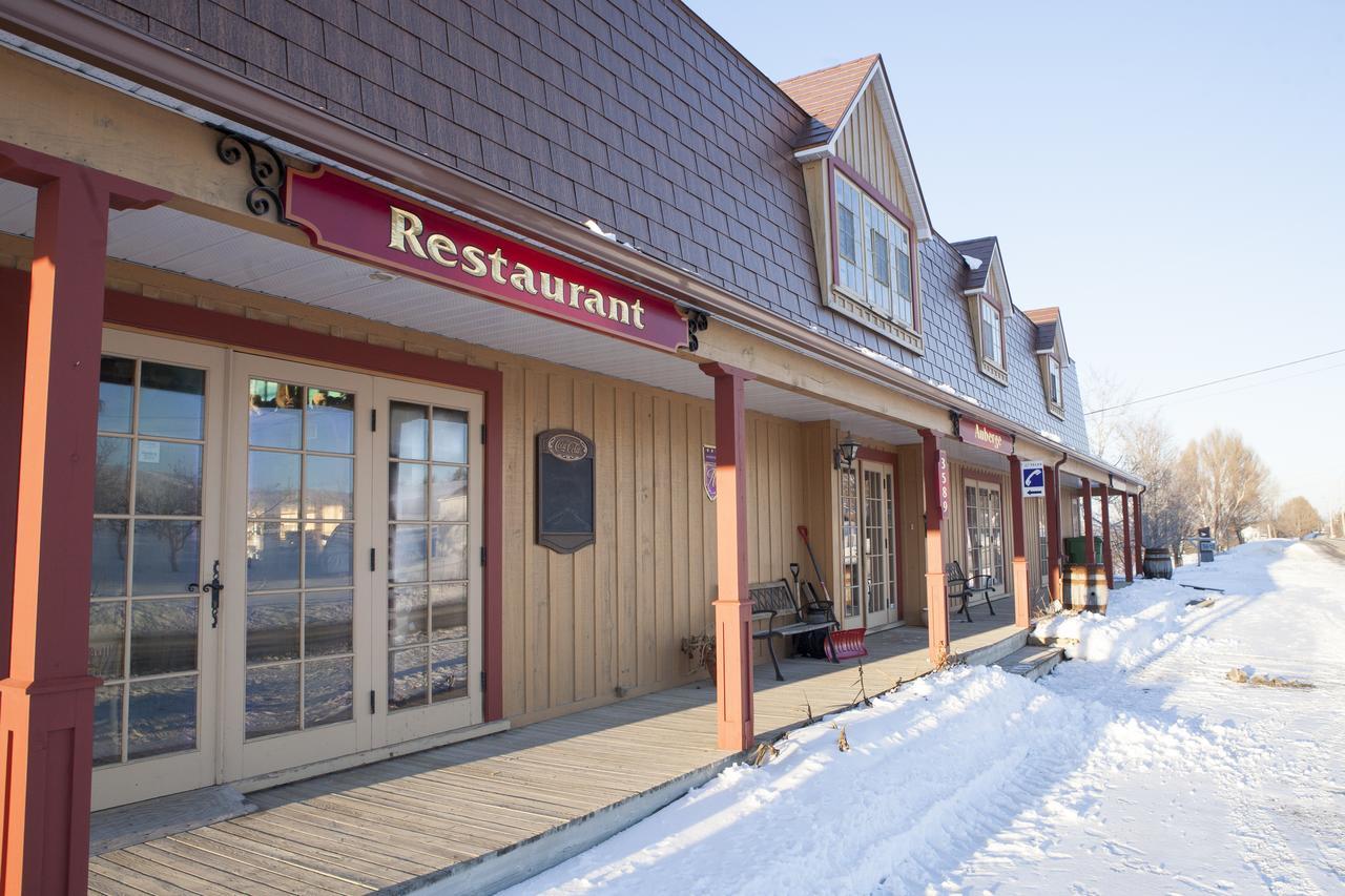 Auberge Au Poste De Traite Sainte-Famille Exteriér fotografie
